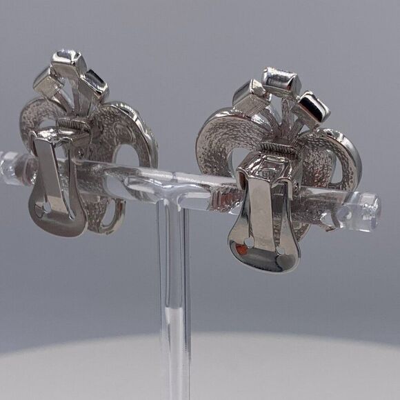 Earring vintage clip on, EUC, white gold colour, crystals, organic design - Picture 5 of 16